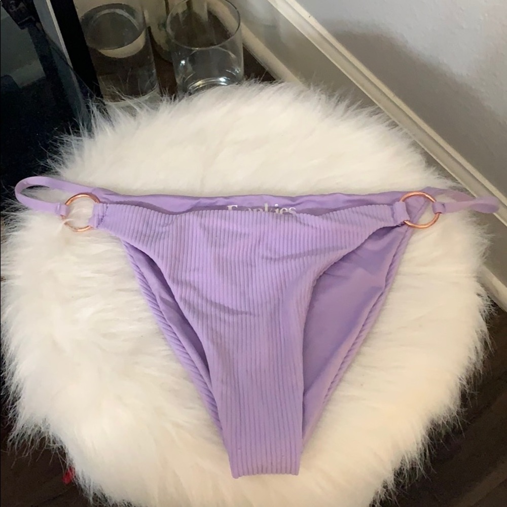 Frankies lavender bottoms with rose gold ring